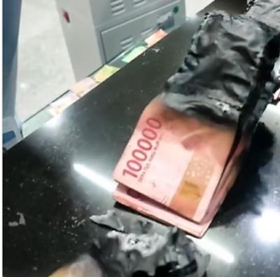 หัวข้อข่าว: ดราม่า! เงิน 20 ล้านบาทไหม้เกรียม! หนุ่มน้อยใจเด็ดบุกแบงก์ชาติขอแลก…ได้หรือไม่ได้?!