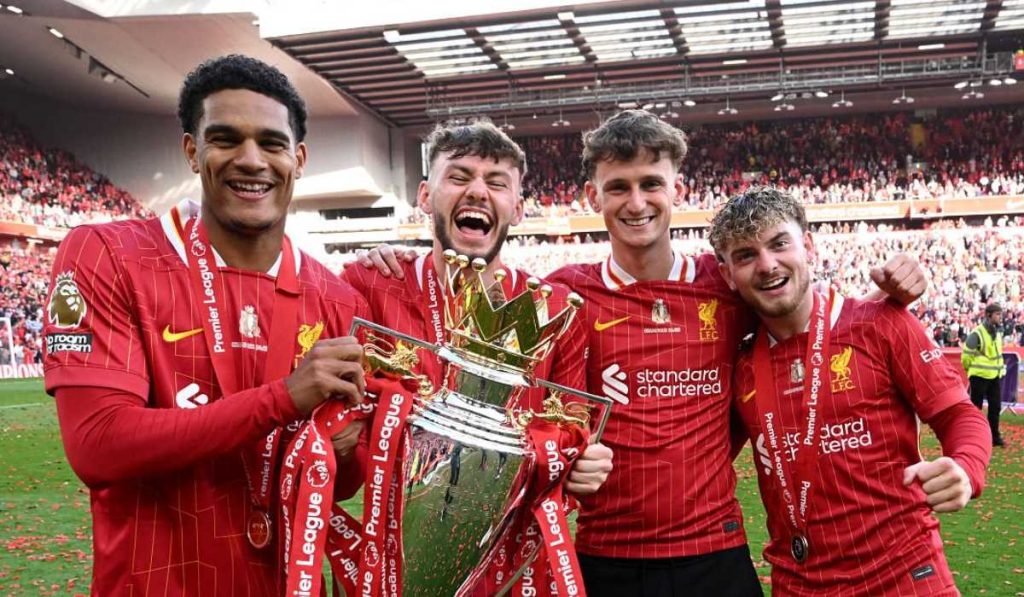 ช็อกวงการลูกหนัง!  ดาวรุ่งหงส์แดงอนาคตริบหรี่  เพราะแข้งเทพรายนี้?!