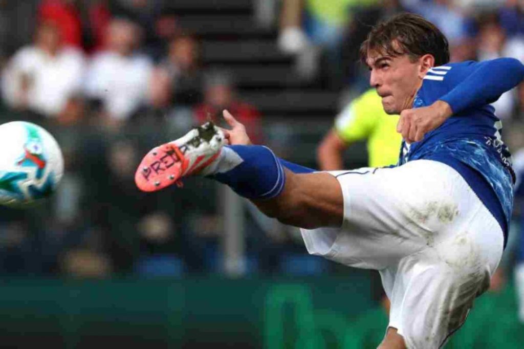 ราชันชุดขาวปะทะสิงห์บลูส์! แย่งชิงอดีตดาวรุ่งคืนถิ่นเก่า