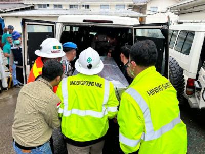 หัวใจสลาย! โศกนาฏกรรมเหมืองแกรสเบิร์ก 2 ศพ พบแล้ว 5 ชีวิตยังคงสูญหาย!