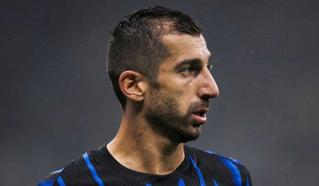 หัวข้อข่าว: แฉหมดเปลือก! "มิคกี้" เล่าหมดใจ เหตุแตกหัก "มูรินโญ่" สู่ดีลแลกตัวสุดช็อก (ไม่เกิน 600 ตัวอักษร)