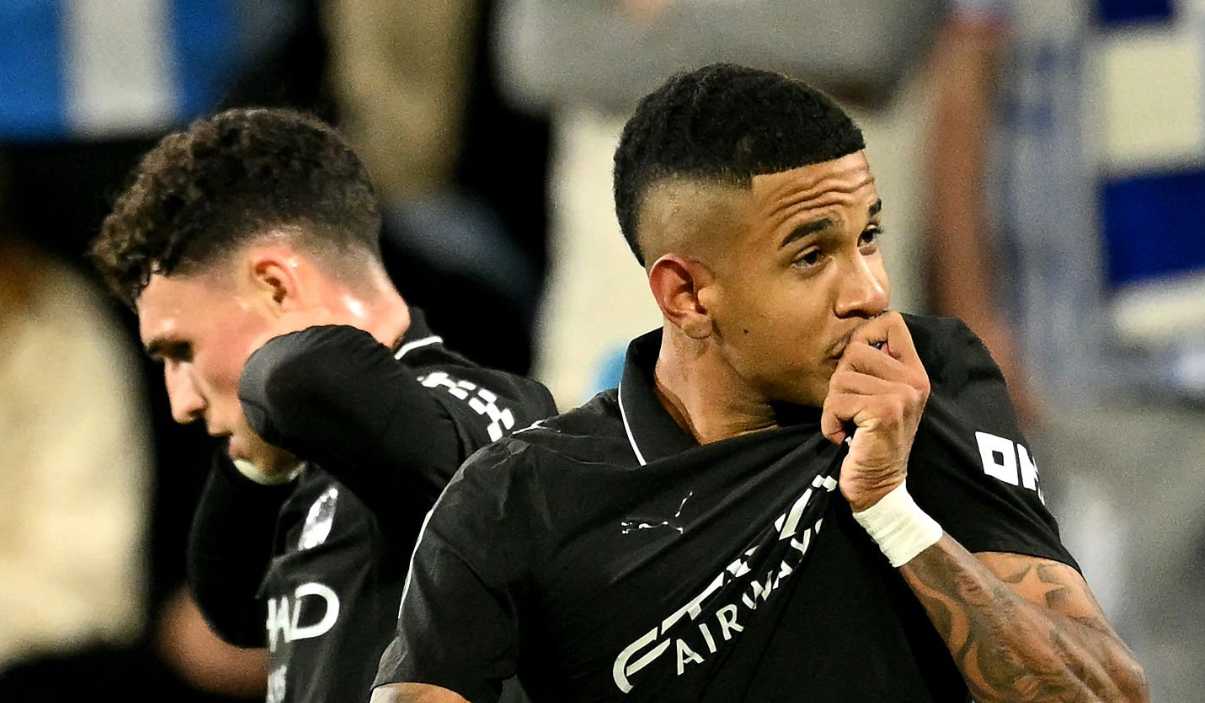 โอละพ่อ! แมนฯ ซิตี้ งานเข้าเต็มๆ ปัญหาคาราคาซังอนาคตแข้งซีเนียร์ หลังต่อสัญญา "ซาวิโอ้"