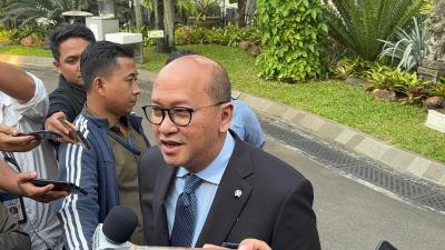 ขุมทรัพย์จากกองขยะ! 107 นักลงทุนแห่ชิงเค้กโรงไฟฟ้าขยะ ใครจะได้เป็นเจ้าของ? (Khumsap chak kong khaya! Roi jet nak long thun hae ching kek rongfaifa khaya khrai cha dai pen chao khong?) (Harta Karun dari Tumpukan Sampah! 107 Investor Berebut Kue Pembangkit Listrik Sampah, Siapa yang Akan Jadi Pemilik?)