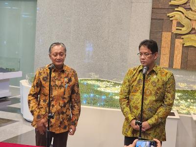 รัฐมนตรีคลังบุกกระทรวงโยธาฯ! แอบส่องงบประมาณ ทำไมต้องจับตาถึงสิ้นปี 2025? (Ratthamentri khlang buk krasuang yothā'! Ǣp s̄x̀ng ngb pramaṇ thảmị t̂xng cạbtā t̄hụng s̄în pī 2025?) (Menteri Keuangan 'Menyerbu' Kementerian PUPR! Diam-diam Memantau Anggaran, Mengapa Harus Diawasi Hingga Akhir Tahun 2025?)