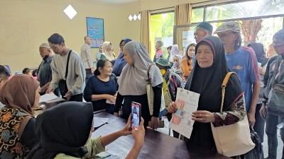 เงินเยียวยา 9,000 บาท! เช็คสิทธิ์ด่วนๆ ที่นี่! (Ngoen yieow ya 9,000 baht! Check sit duan-duan tee nee!) (เงินเยียวยา 9,000 บาท! เช็คสิทธิ์ด่วนๆ ที่นี่! - เงินเยียวยา 9,000 บาท! ตรวจสอบสิทธิ์ของคุณด่วนที่นี่!)