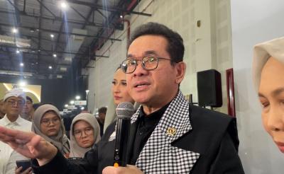 แฟชั่นมือสองห้ามนำเข้า! รัฐบาลลั่น สินค้าไทยคุณภาพล้นตลาด ราคาโดนใจ (Fashion Mue Song Ham Nam Khao! Ratthaban Lan Sinka Thai Khunnaphap Lon Talat Raka Don Jai)