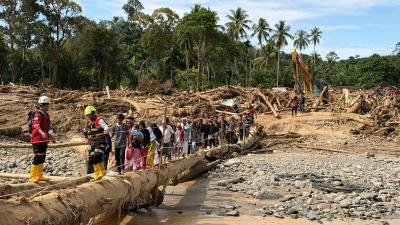 เหมืองทองคำตกเป็นจำเลย! จริงหรือที่ "อากินคอร์ต รีซอร์สเซส" ต้นเหตุหายนะภัยสุมาตรา? (Meuang thongkham tok pen chamloei! Ching rue thi "Agincourt Resources" tonhet hanayaphiphai Sumatra?)