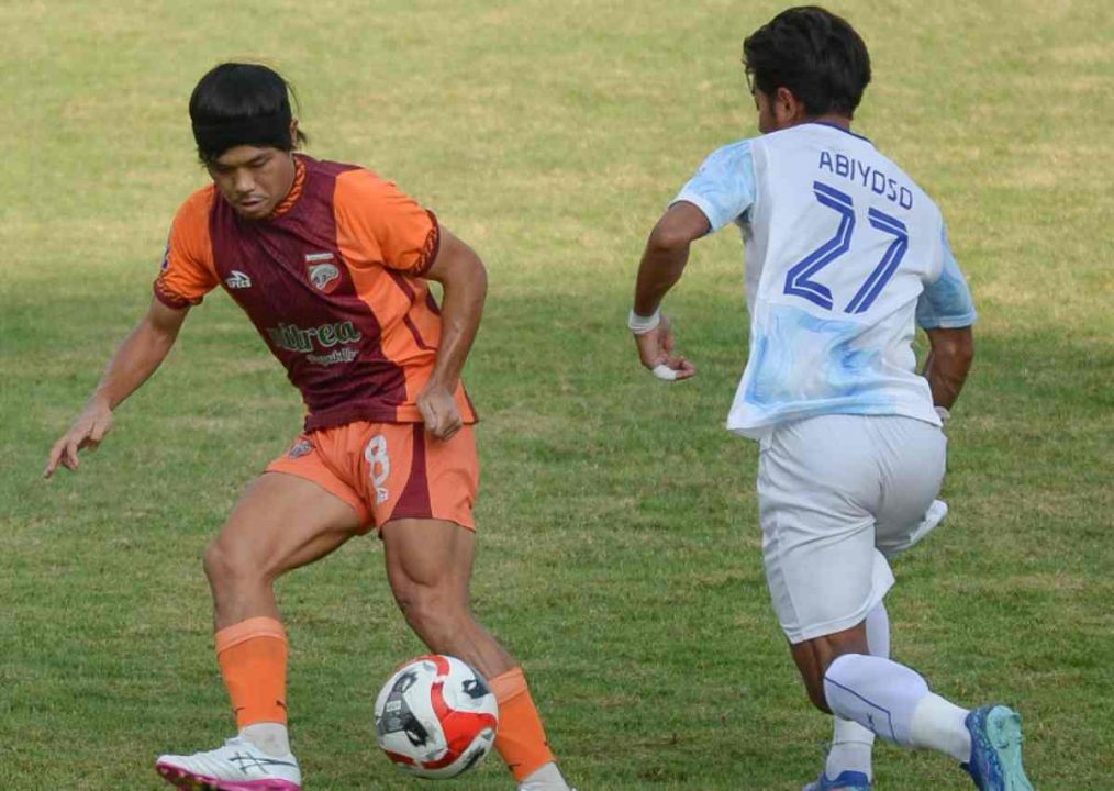 ปาฏิหาริย์ท้ายเกม! แข้งใหม่บอร์เนียว FC สวมบทฮีโร่ซัดชัยนาทีบาป แซงดับ PSIM 2-1 ขึ้นรองจ่าฝูง!