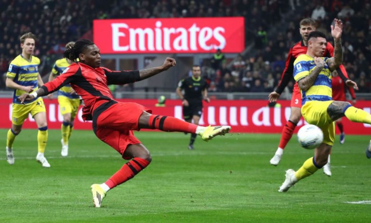 ช็อกซาน ซิโร่! เอซี มิลาน พลิกล็อกพ่ายปาร์ม่าคาบ้าน VAR จุดชนวนดราม่า ดับฝันแชมป์ลีกห่างไกล!