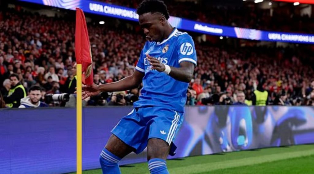 ช็อกวงการ! มูรินโญ่พลิกเกมกล่าวหาวินิซิอุส 'ยั่วยุ' ต้นเหตุเหยียดผิวเดือดกลางแชมเปียนส์ลีก!