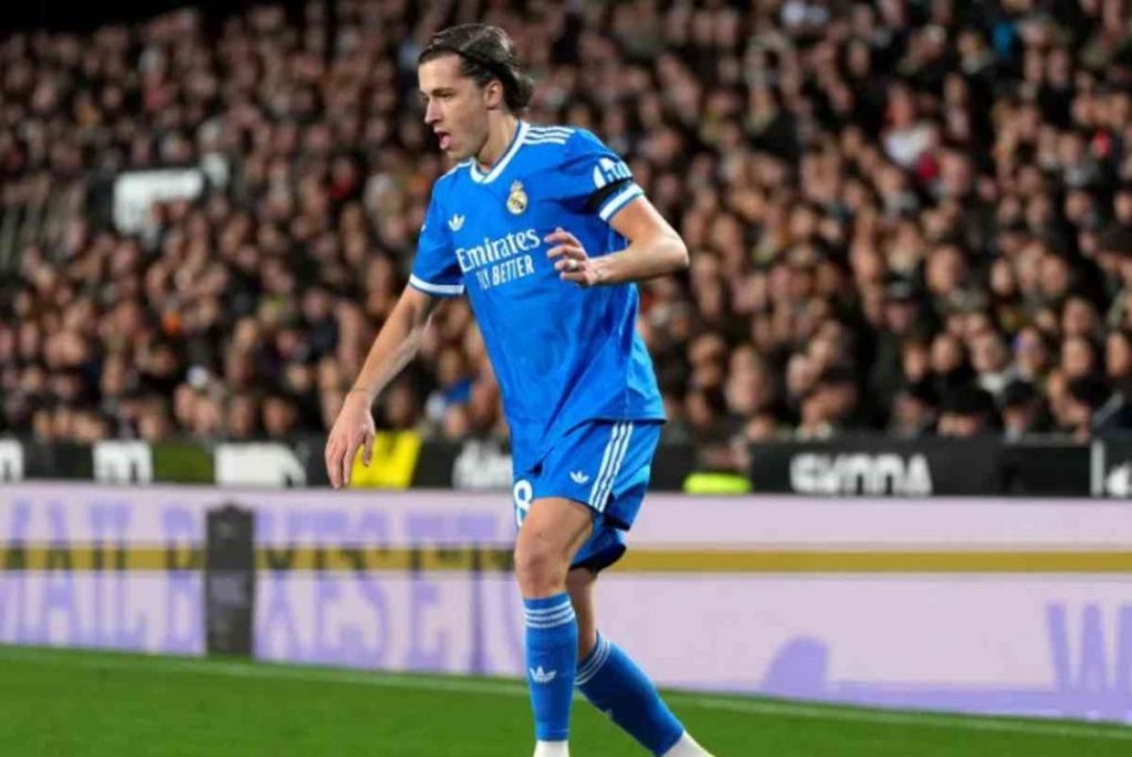 "ราชันชุดขาว" สะดุ้ง! แบ็คซ้ายตัวเก่งส่อแววพลาดบู๊เรือใบสีฟ้า – เอ็มบัปเป้คืนทัพแต่มีเงื่อนงำก่อนบอลโลก!