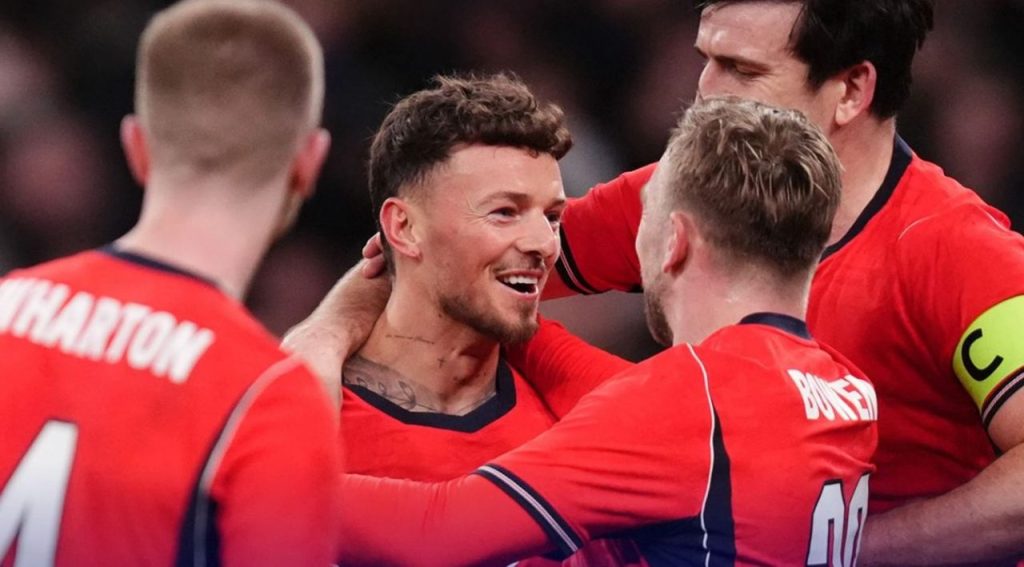 ปริศนาในสนาม! เบน ไวท์ ยิงประตูให้ทีมชาติอังกฤษ แต่กลับโดนแฟนบอล ‘โห่ไล่’ อย่างไม่น่าเชื่อ เกิดอะไรขึ้นกับกองหลังปืนใหญ่รายนี้? ปริศนาในสนาม! เบน ไวท์ ยิงประตูให้ทีมชาติอังกฤษ แต่กลับโดนแฟนบอล 'โห่ไล่' อย่างไม่น่าเชื่อ เกิดอะไรขึ้นกับกองหลังปืนใหญ่รายนี้?