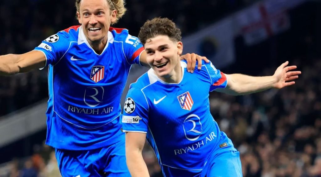 ช็อกวงการ! ปืนใหญ่-สิงห์บลูส์ เตรียมทุ่มงบมหาศาล ล่าดาวยิง 17 ประตู UCL ค่าตัวทะลุ 5 พันล้านบาท! ใครจะเป็นผู้ชนะในศึกครั้งนี้?