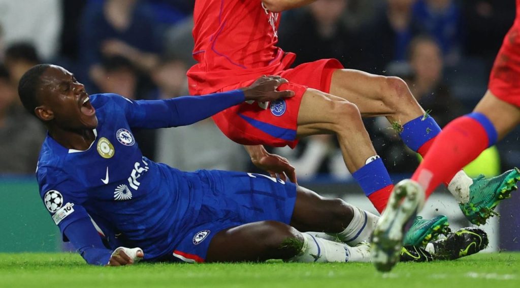 หายนะเยือนสิงห์บลูส์! เชลซีเดี้ยงระนาว 7 แข้งก่อนบู๊เอฟเวอร์ตัน – ชาโลบาห์เจ็บหนักพักยาว 6 วีก! หายนะเยือนสิงห์บลูส์! เชลซีเดี้ยงระนาว 7 แข้งก่อนบู๊เอฟเวอร์ตัน – ชาโลบาห์เจ็บหนักพักยาว 6 วีก!