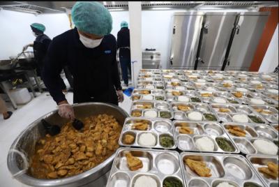 พลิกโผ! งบ "อาหารโภชนาการฟรี" ปี 2026 รอดคมมีดรัฐบาล ท่ามกลางเสียงเตือนขาดดุลทะลุ 3%!