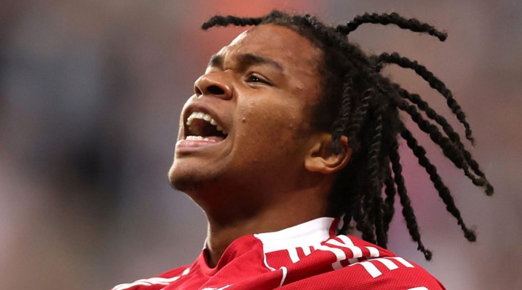 อนาคต "หงส์แดง" สดใส! ดาวรุ่งวัย 17 ปี ระเบิดฟอร์ม เตรียมสวมเบอร์ 11 ต่อจากโม ซาลาห์ พร้อมเป้าหมายบัลลงดอร์!