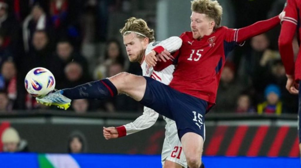 พลิกล็อกดราม่า! 'หัวจักร' เช็กคืนชีพ คว้าตั๋วบอลโลก 2026 หลังรอคอย 2 ทศวรรษเต็ม!