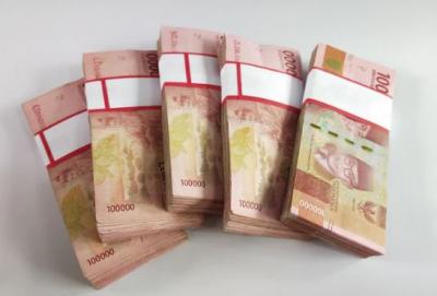 belanegara - ตลาดการเงินโลกกำลังเผชิญกับความผันผวนครั้งใหญ่ในสัปดาห์หน้า โดยเฉพาะอย่างยิ่งค่าเงินรูเปียห์อินโดนีเซียที่คาดว่าจะยังคงอ่อนค่าลงอย่างต่อเนื่องเมื่อเทียบกับดอลลาร์สหรัฐฯ ขณะที่ราคาโภคภัณฑ์จะถูกขับเคลื่อนด้วยสถานการณ์ความตึงเครียดทางภูมิรัฐศาสตร์ในตะวันออกกลาง นี่คือการประเมินจากนายอิบราฮิม อัสซูไอบี ผู้เชี่ยวชาญด้านสกุลเงินและสินค้าโภคภัณฑ์ ซึ่งชี้ให้เห็นถึงความท้าทายที่รออยู่ข้างหน้าสำหรับเศรษฐกิจในภูมิภาคและทั่วโลก