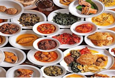 ช็อกวงการอาหาร! เปิดโฉมหน้าสองเสือเฒ่าผู้สร้าง 'ปากีโซเร' ร้านปาดังดังกระหึ่ม หลังดราม่าทัวร์มาเลย์บอยคอต! จากร้านเล็กๆ สู่ตำนานระดับโลก!