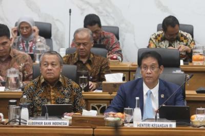 จับตา! งบประมาณ 2026: อนาคตเศรษฐกิจอินโดนีเซียจะสดใสหรือมืดมิด? รัฐมนตรีคลัง-ผู้ว่าแบงก์ชาติ เปิดแผนพลิกเกม!