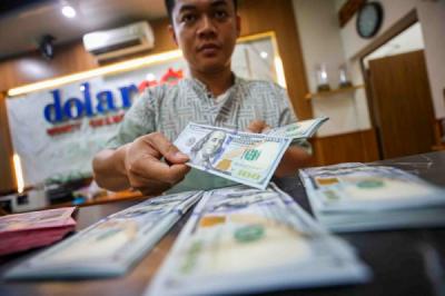 เงินดอลลาร์พุ่งไม่หยุด! ทะลุ 18,000 รูเปียห์ ฉุดค่าเงินอินโดนีเซียดิ่งลงต่อเนื่อง