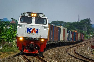 สะเทือนวงการขนส่ง! KAI Logistik เปิดมิติใหม่ ขนอาหารสด ผลผลิตการเกษตร และ "วัวเป็นๆ" ทั่วอินโดนีเซีย เริ่ม พ.ย. 2026 นี้ มีอะไรน่าจับตา?
